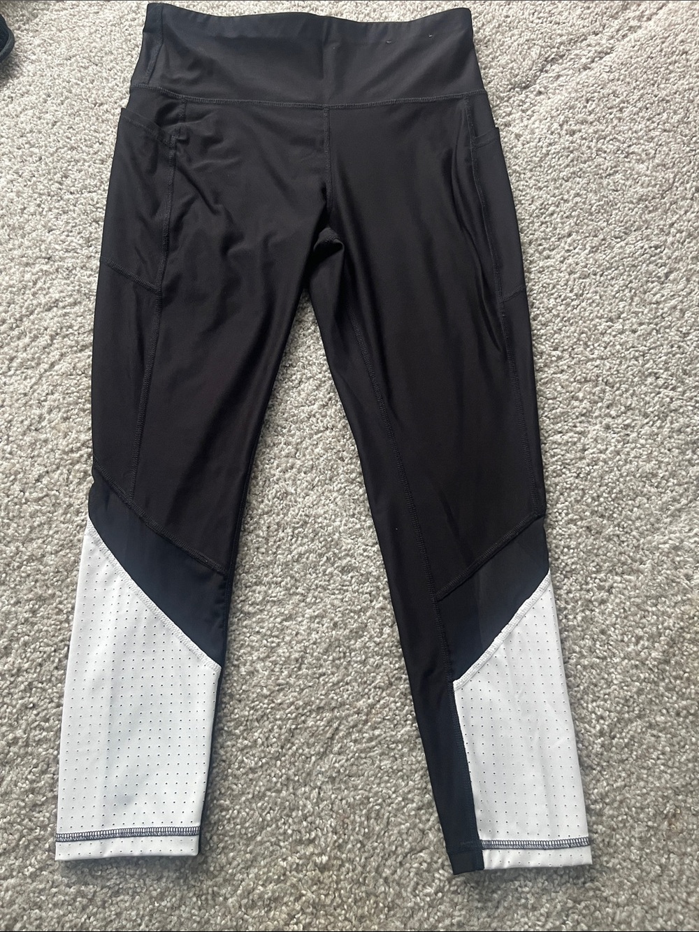 Xersion Black and White Performance Capri Leggings